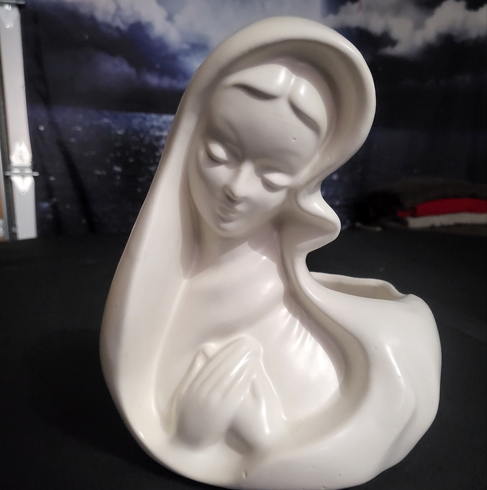 Vintage Praying Madonna Plater Virgin Mary , Porcelain Cream  Planter 813 USA